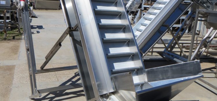Kofičasti elevator sa plastičnom člankastom trakom